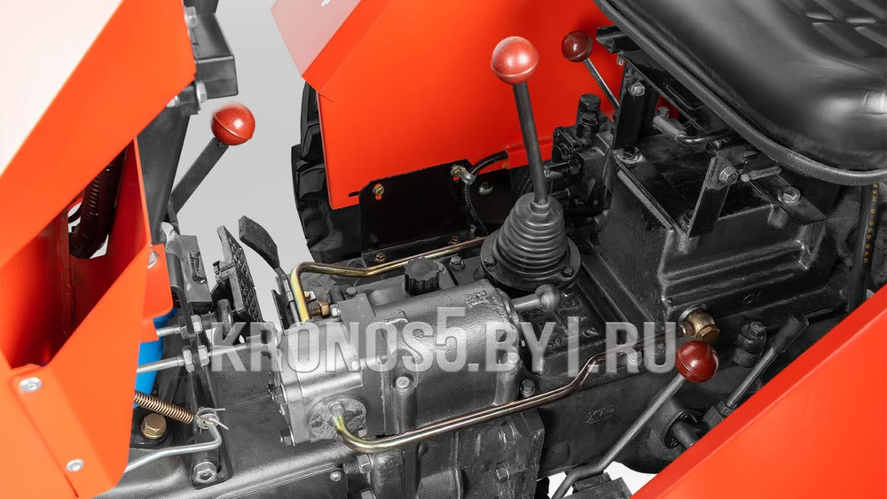 Трактор Уралец 220