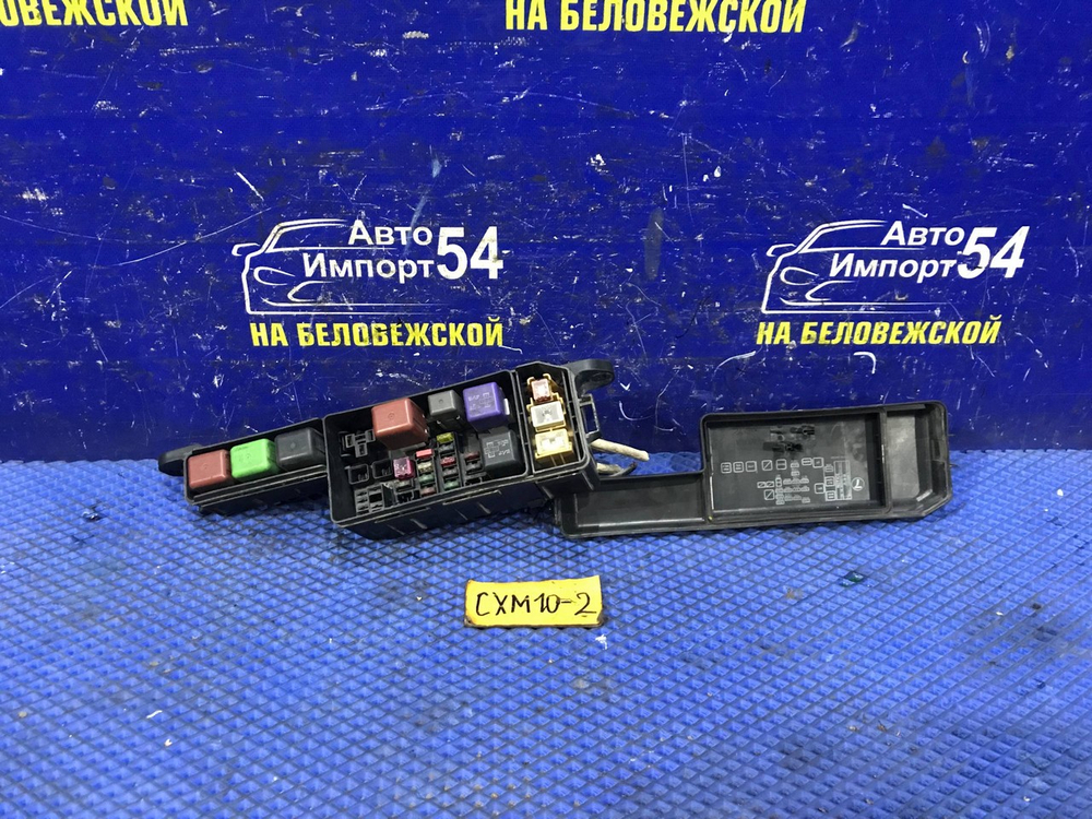 Блок предохранителей подкапотный TOYOTA IPSUM 1997