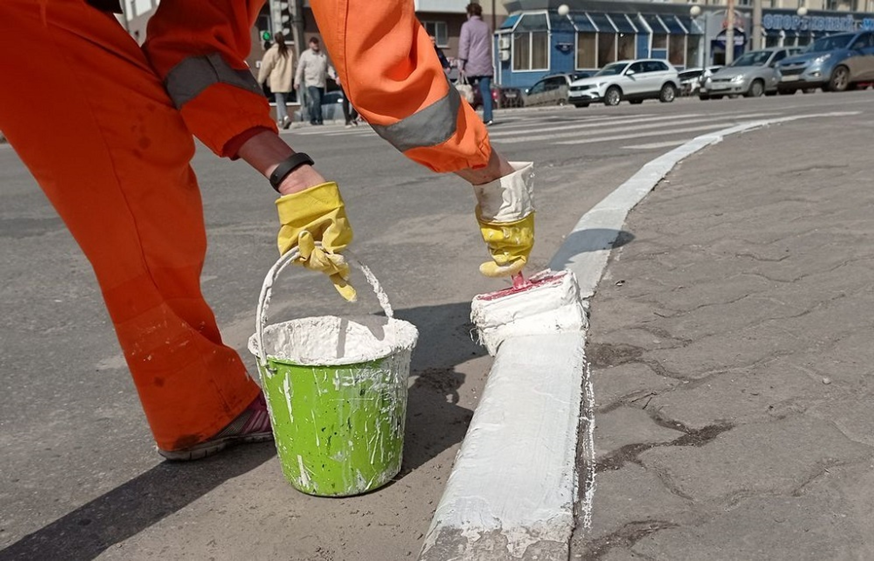 Как и чем покрасить бордюры и поребрики