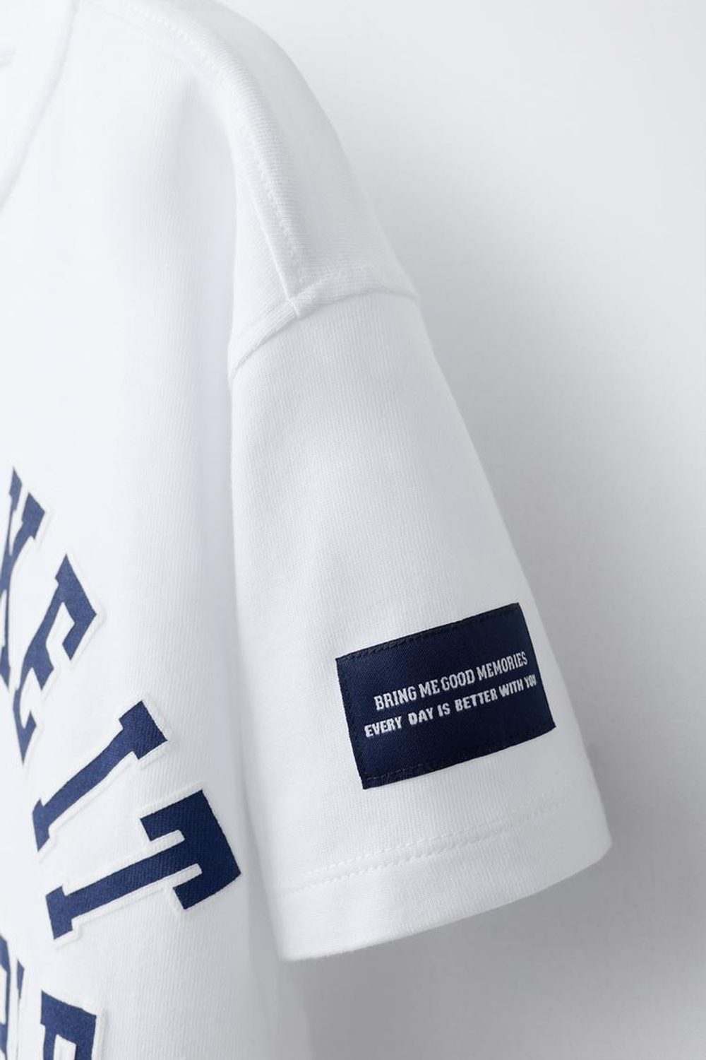 ZARA ФУТБОЛКА В СТИЛЕ ПРЕППИ С НАДПИСЬЮ, БЕЛЫЙ