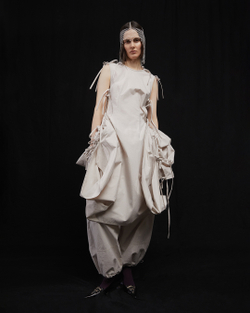 Платье на завязках серое