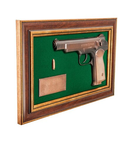 ПК-219 Панно с пистолетом «Стечкин» в подарочной упаковке 25х37