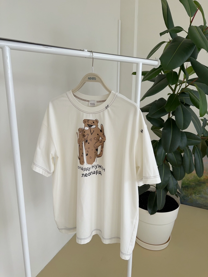 ФУТБОЛКА РЕНА МОЛОЧНЫЙ ЛЕОПАРДУ НУЖЕН ЛЕОПАРД