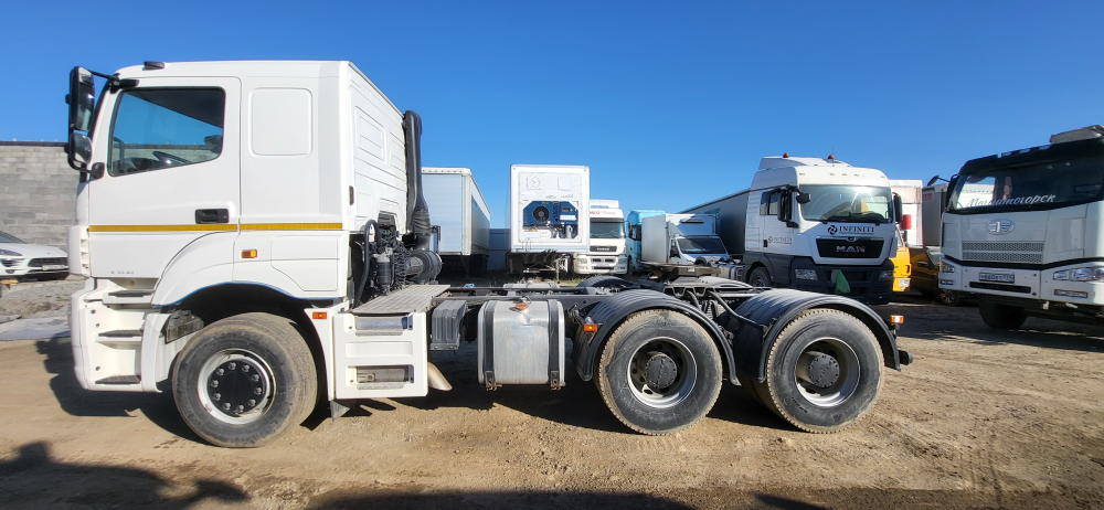 КамАЗ 65806 6x4 Седельный тягач с КМУ 65806-0002-68(T5) (Дизельный, 12,0 л, 428 л.с., МТ)