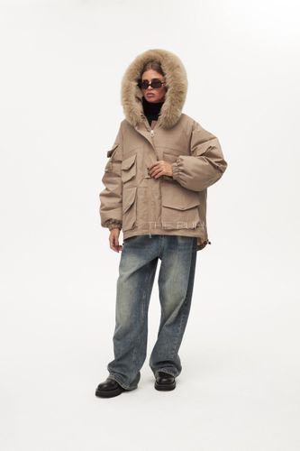 Бежевая объемная укороченная парка с капюшоном