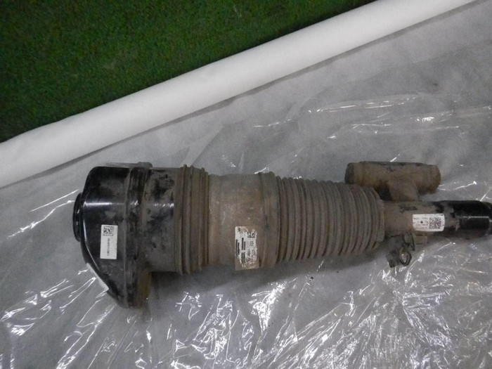 Стойка пневматическая передняя правая BMW 6er G32 (2017-н.в.)