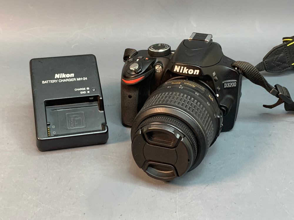 Nikon D3200 kit 18-55mm 3.5-5.6G VR 9.500 кадров