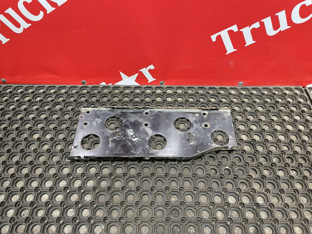 Кронштейн инструментального ящика правого