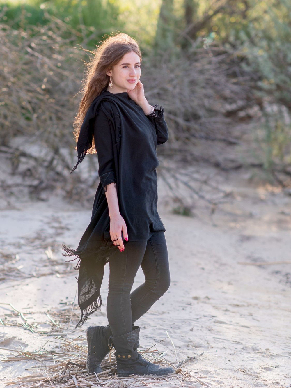 Накидка с бахромой Chintamani короткая (черная)