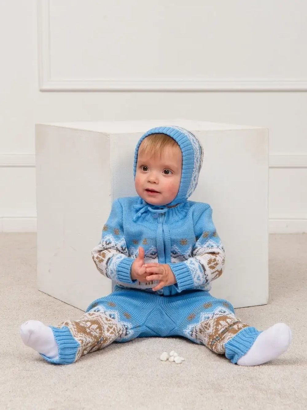 Костюм вязаный