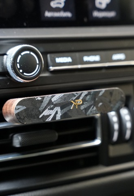 Автомобильный диффузор с кованым карбоном