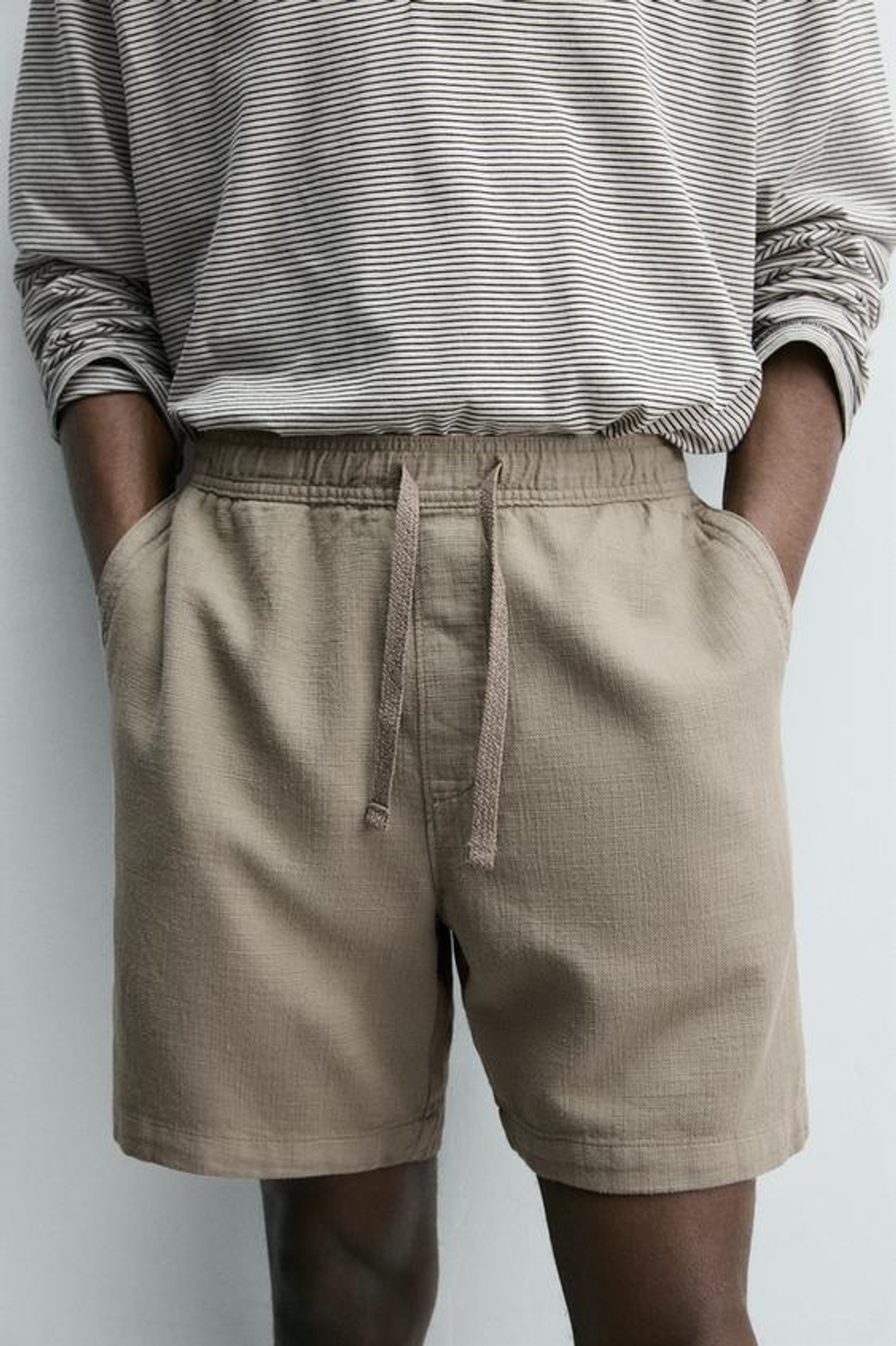 ZARA ШОРТЫ КЛАССИЧЕСКОГО КРОЯ ИЗ РЕЛЬЕФНОЙ ТКАНИ, СЕРО-КОРИЧНЕВЫЙ