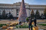 Уличная елка каркасная "Уральская изумрудная" (пвх бело-зелёная) 14 м