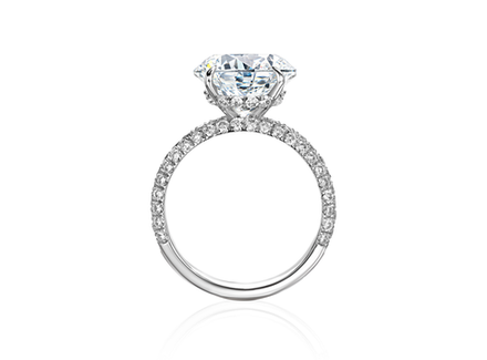 Кольцо с лабораторно-выращенным бриллиантом массой 5 ct и обсыпкой паве по шинке