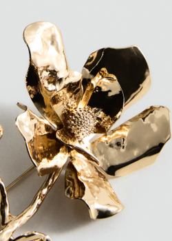 Брошка с цветком