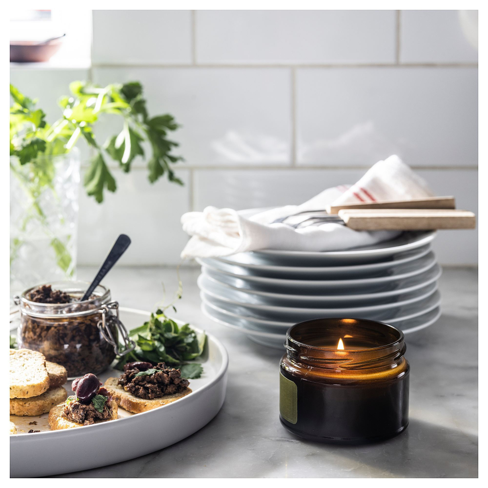 Свеча ароматическая IKEA PRAKTRONN (ПРАКТРЁНН), Весенние травы, Желто-коричневый, 20 часов