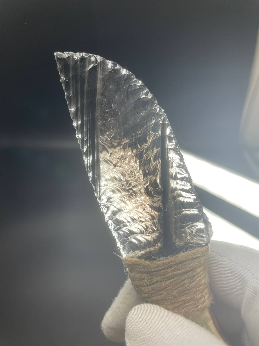 Обсидиановый нож с рукояткой из рога оленя с рисунком скорпиона 16 см