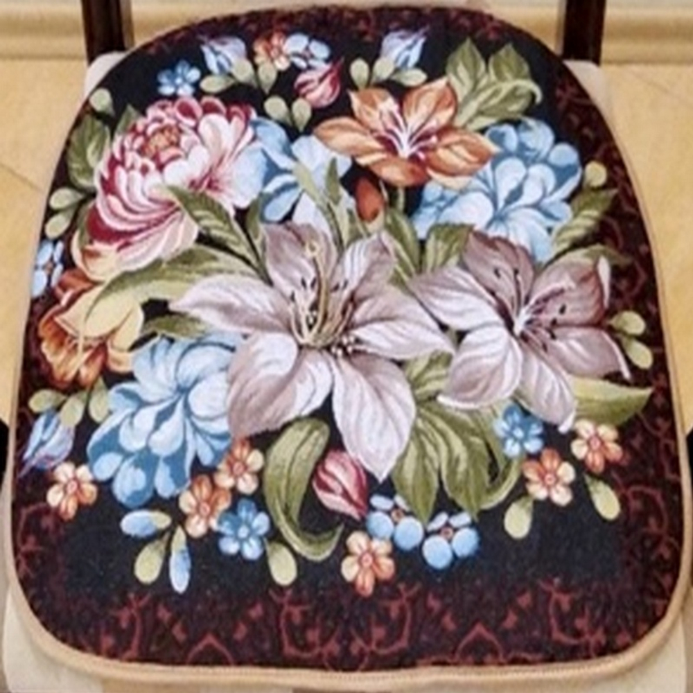 Сиденье из гобелена на стул "ДВ. ПИОНЫ И ЛИЛИИ", размер 43*43см, Россия.