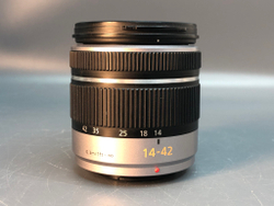 Panasonic DMC-G5 Kit 14-42mm, внизу след от штатива