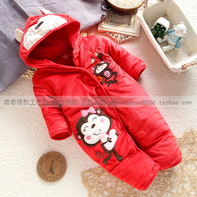 Комбинезон однотонный с капюшоном и аппликациями обезьян