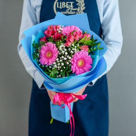 Розовый букет с герберами