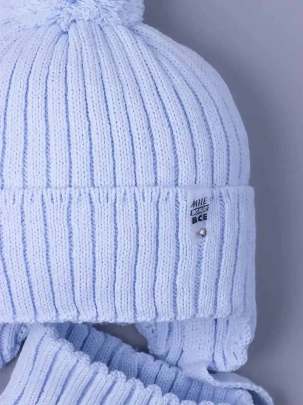 Шапка осенняя для мальчика на завязках и снуд