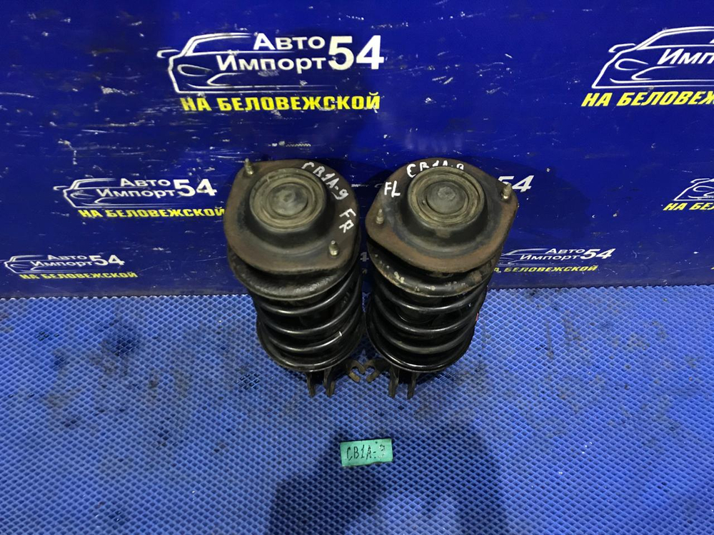 Стойка передняя левая MITSUBISHI LANCER 1994