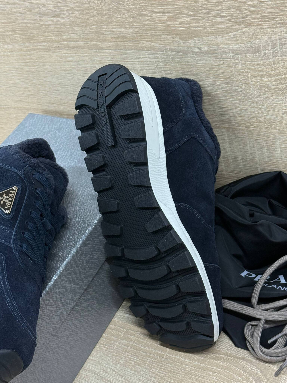 Кроссовки Prada