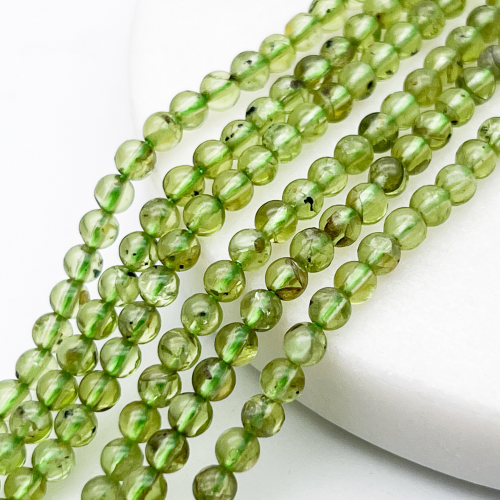 Хризолит бусины, диаметр около 3,6-3,9 мм, цена за отрезок 19 см (1/2 нити)
