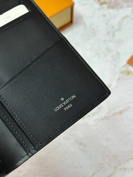 Бумажник Louis Vuitton Brazza Taurillon черный