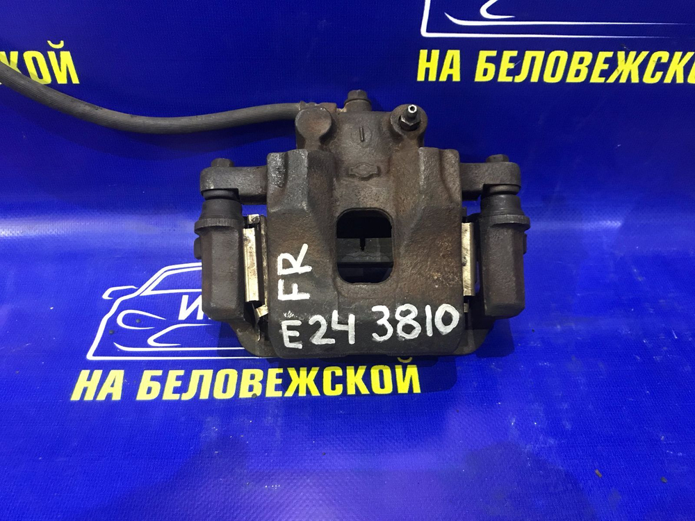 Суппорт тормозной передний правый NISSAN CARAVAN 1999