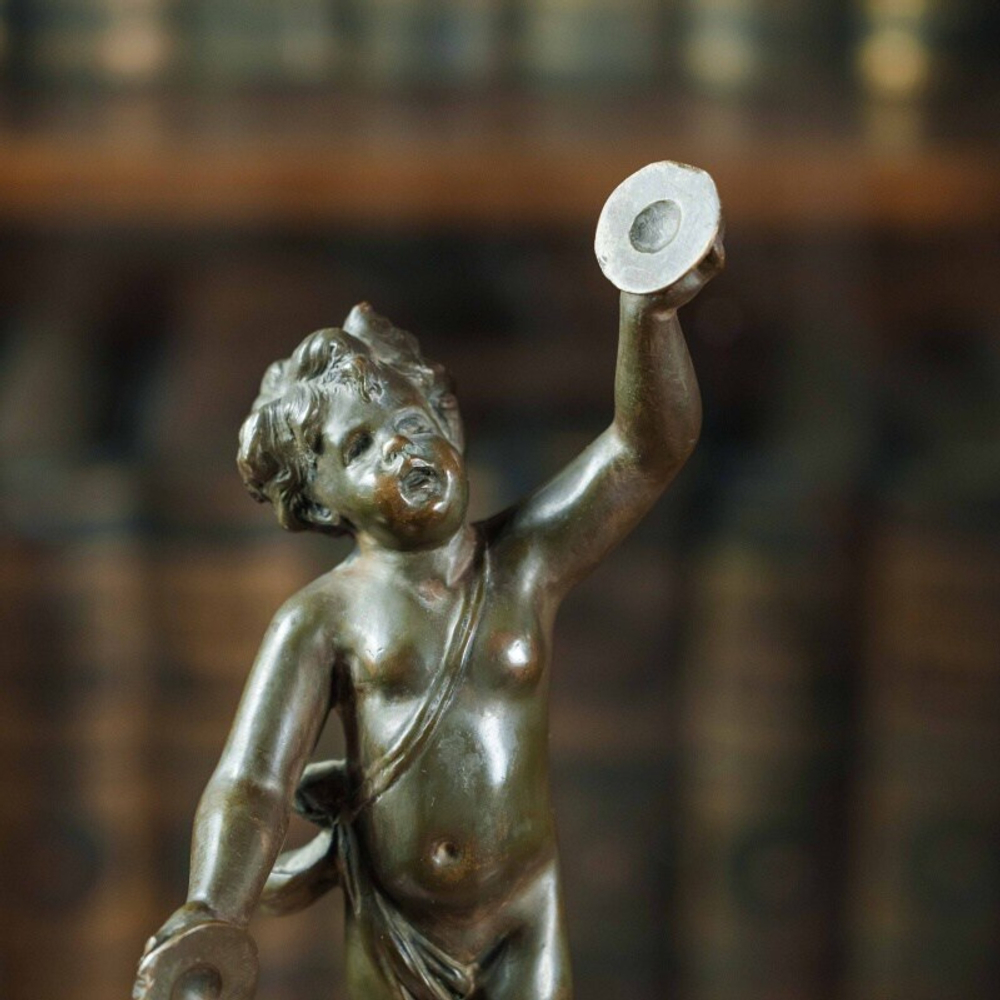 Бронзовая скульптура «Амур, играющий на цимбалах»