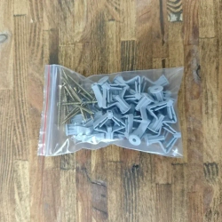 Набор ДЮБЕЛЬ+САМОРЕЗ (Дюбель-бабочка 10*50-20шт., Саморез универсальный 3,5*50-20шт.)