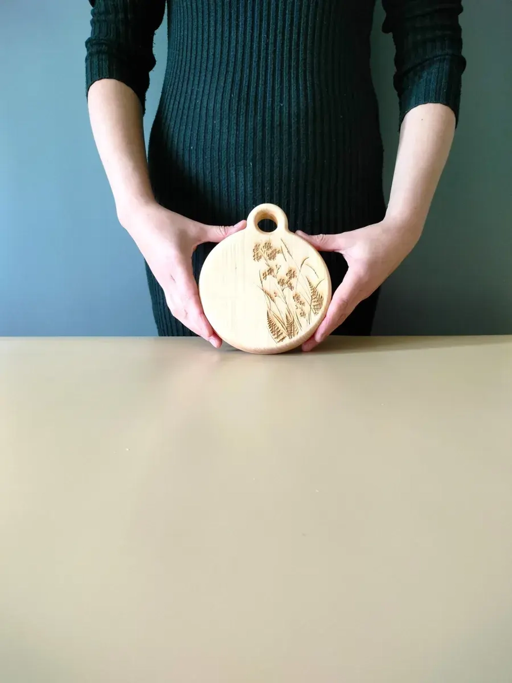 Доска разделочная из дерева сервировочная