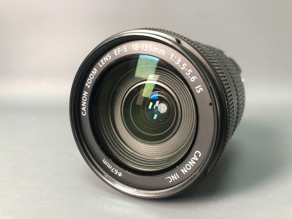 Canon EF-S 18-135 mm f/3.5-5.6 IS