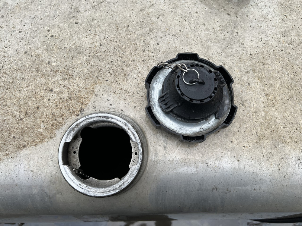 Бак топливный 700L