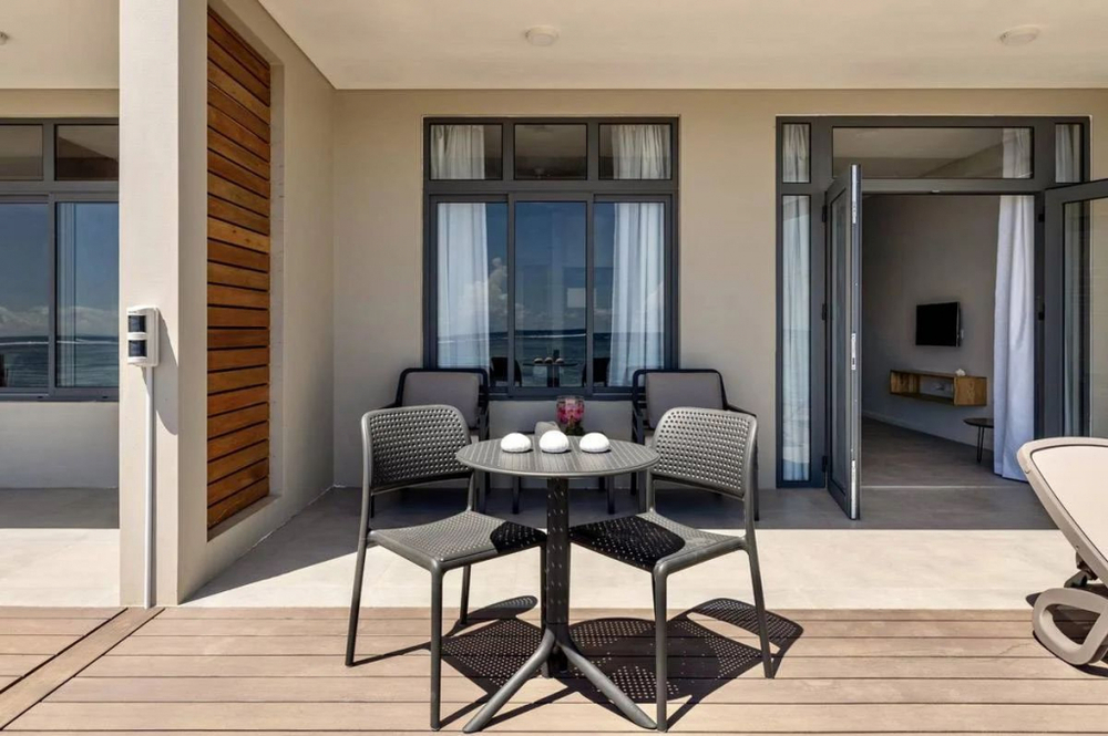 Стол пластиковый обеденный Step + Step Mini