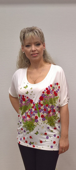 Оригинальный белый блузон с принтом бабочки из цветов