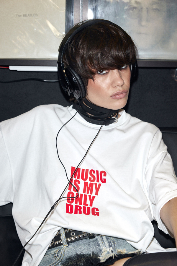 Футболка Only music, молочная