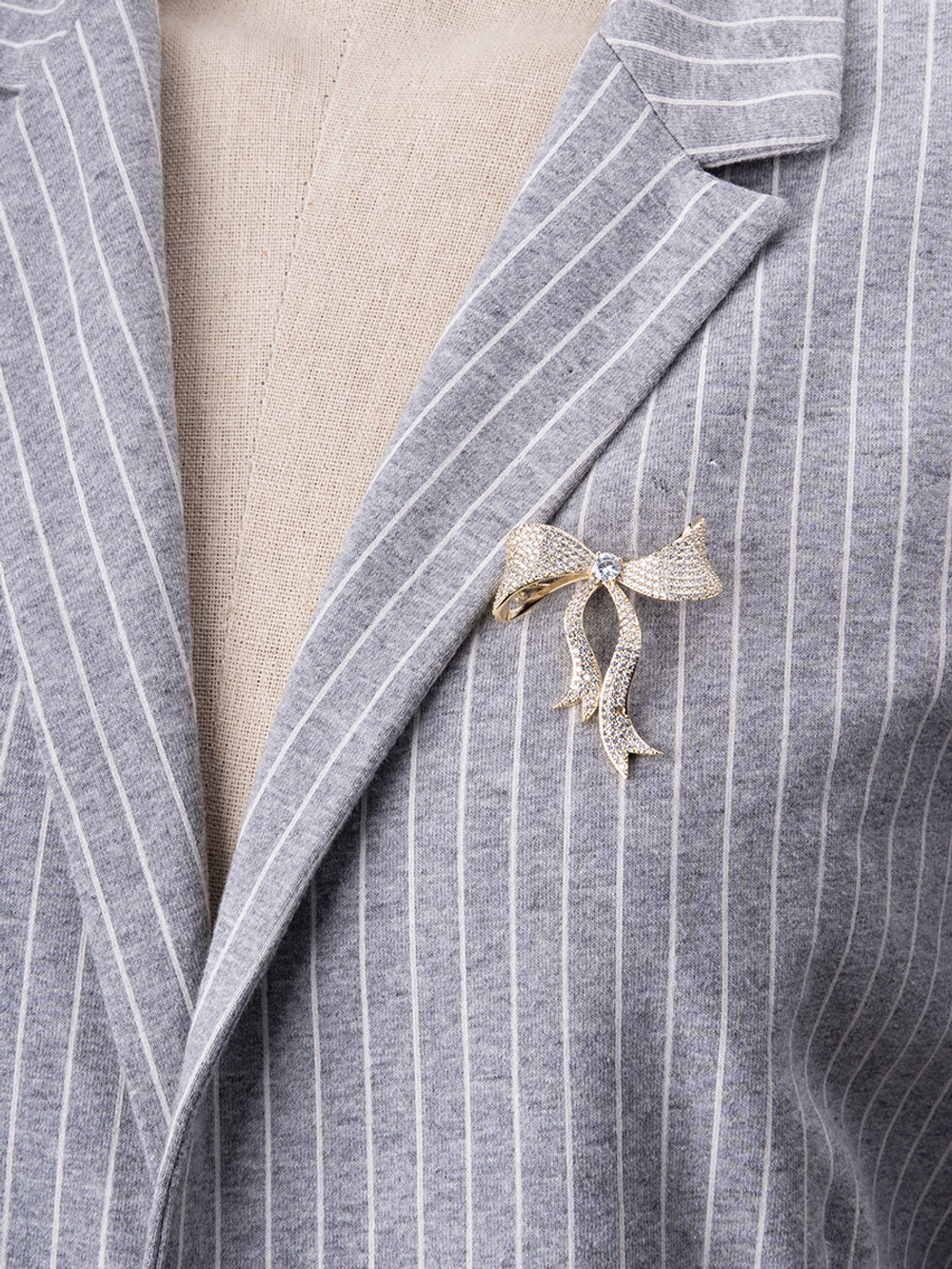 30064020 Брошь Chance