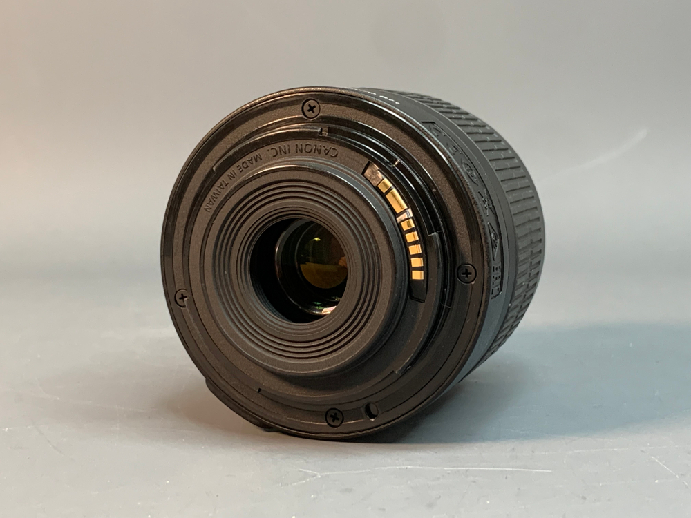 Canon EOS 4000D Kit 18-55mm 3.5-5.6 III 7.400 Кадров