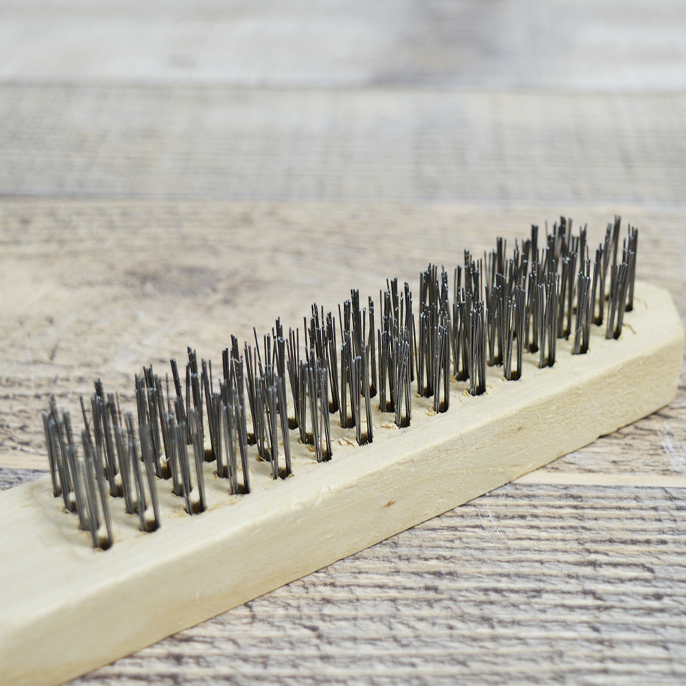 Щетка по металлу 4-х рядная с деревянной ручкой, 26см