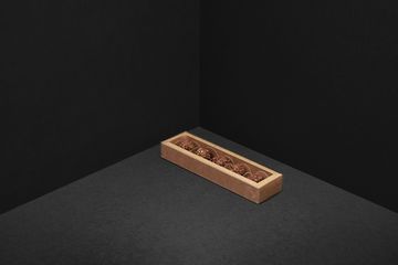 Упаковка с прозрачной крышкой для 5 шоколадных конфет