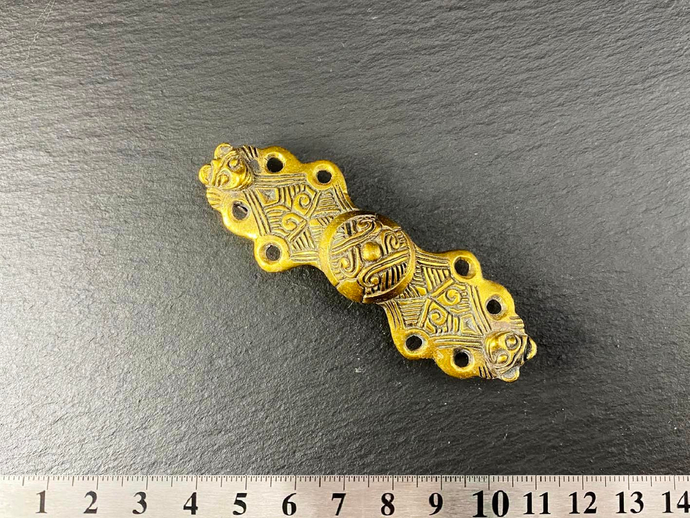 Фибула. Бирка 9-10 в. (равноплечная)