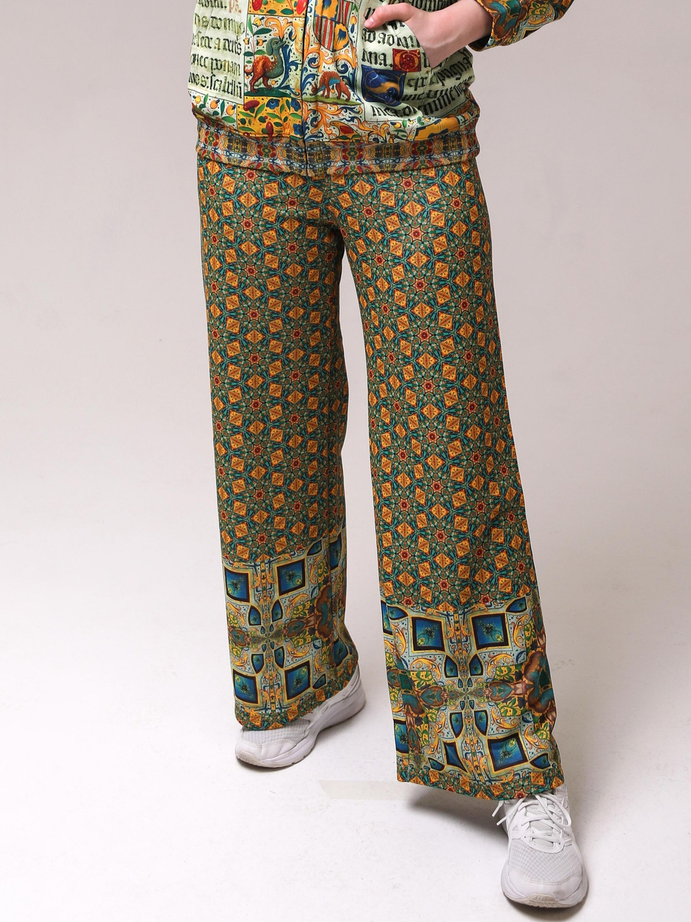 Комплект (зип худи и брюки), по мотивам иллюстраций из Испанского Часослова начала 16 века