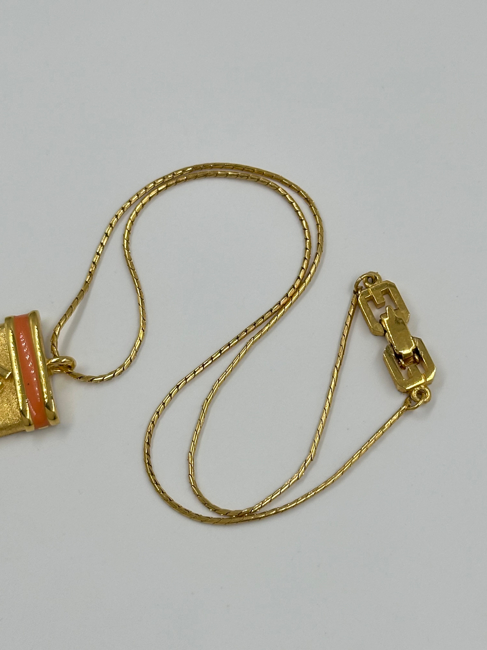 Кулон с лого и оранжевой эмалью Givenchy 1981 год