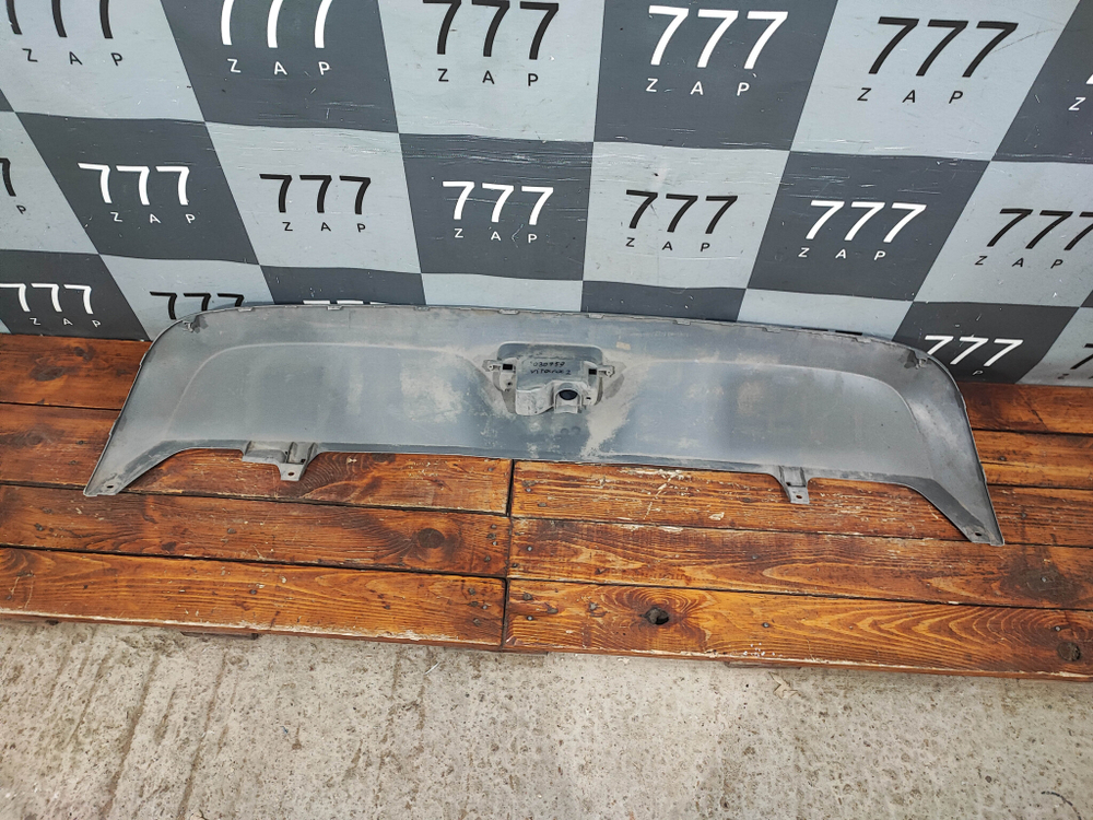 Накладка заднего бампера Suzuki Vitara 2 14-нв Б/У Оригинал  7187154P00