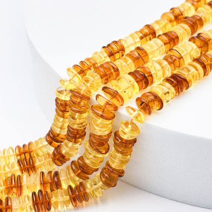 Янтарь бусины, крошка микс светлый, размер 5,8-7,9*1,8-2,6 мм, цена за отрезок 9 см (1/4 нити)