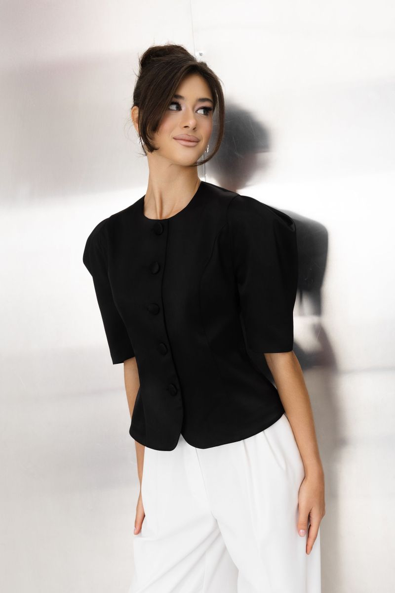 Блуза из атласа на пуговицах черная