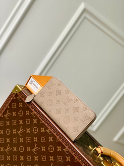 Louis Vuitton Zippy Wallet